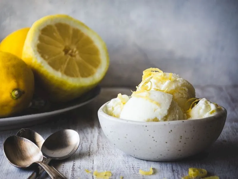 3 Malzemeyle Limonlu Dondurma! Yazın Serin Sırrı Açıklandı
