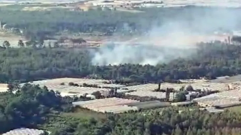 Antalya’da iki ilçede yangına karadan ve havadan müdahale ediliyor