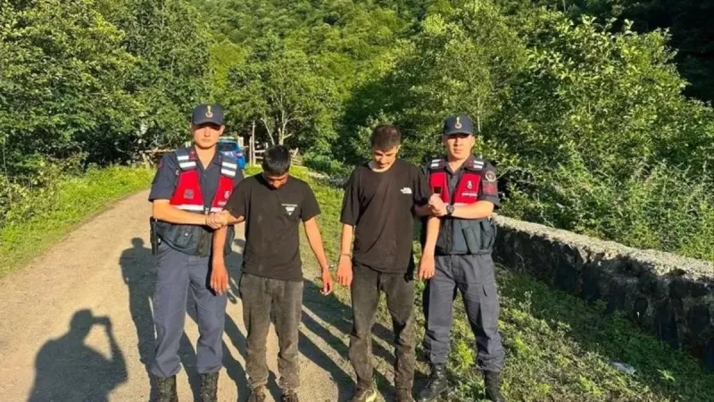 Artvin’e yasa dışı yollarla girdiler: 2 kaçak göçmen ormanlık alanda yakalandı