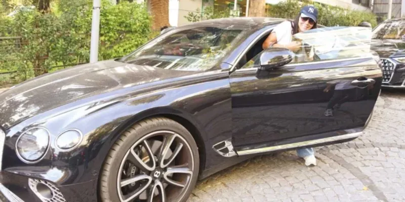Asena'nın Lüks Otomobili Şaşkınlık Yarattı! Plaka Detayı Olay!