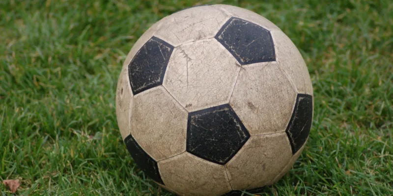Futbol Topu Faciası! Küçük Çocuk Beyin Kanaması Geçirdi