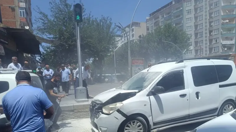 Batman'da feci kaza! Araç alev aldı