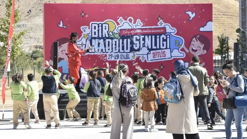 Bitlis'te Anadolu Şenliği Coşkusu! Son Durak Şenlendirdi