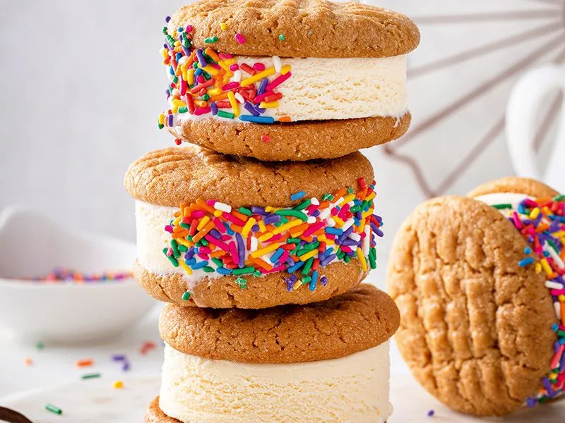 Dondurma Sandviç Tarifi: Bisküviyle Yaz Serinliği! 🍦🍪