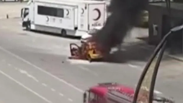 Çakmağı çakmasıyla araç alev topuna döndü