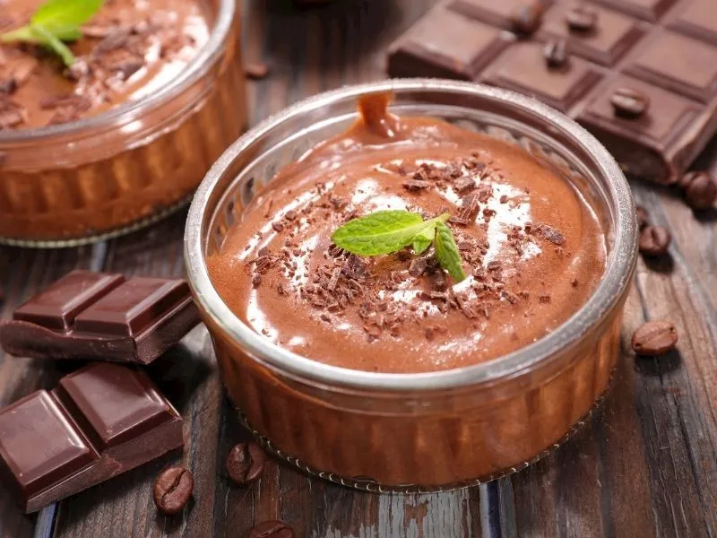 Çikolatalı Muhallebi Tarifi: Tatlı Krizine Son! 🍫