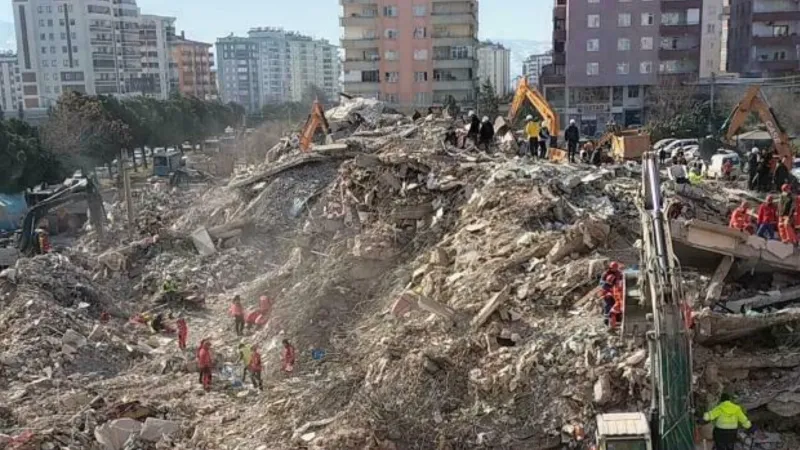 Palmiye Sitesi Müteahhidi Firarda: Yakalama Kararı Kalkacak Mı?