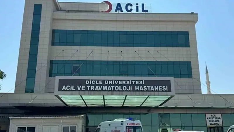 Diyarbakır'da Kanlı Kavga! Akraba Kurşunu Baba ve Oğlu Vurdu