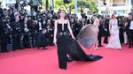 Ebru Yaşar Cannes'a damga vurdu... Kırmızı halıda göz kamaştırdı