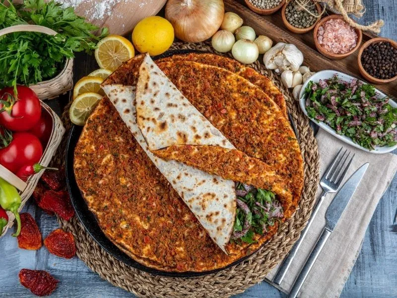 Fırında Lahmacun: Evde Pratik ve Lezzetli Lahmacun Keyfi!