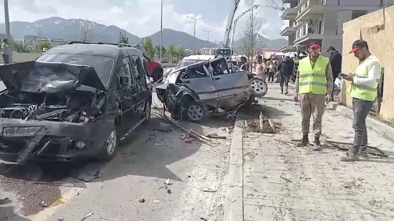 Freni boşalan beton mikseri dehşet saçtı