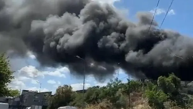 Gaziosmanpaşa'da korkutan yangın! Dumanlar gökyüzünü kapladı