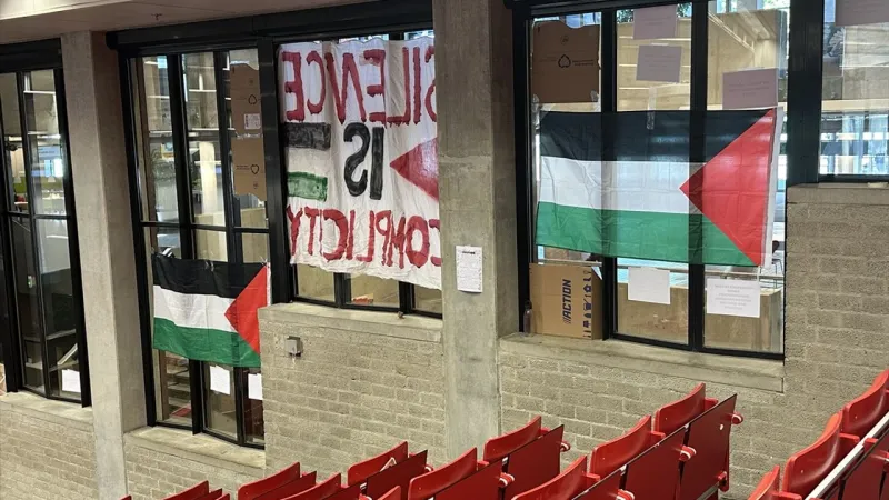 Hollanda'daki üniversitelerde Filistin destekçilerinin İsrail bağlantılı kurumlara yönelik protestoları devam ediyor