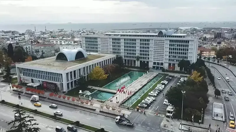 İBB'de Yolsuzluk Şoku! 13 Kişi Tutuklandı: Neler Oluyor?