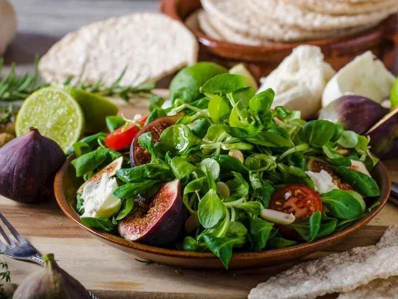 İncirli Mozzarella ile Semizotu Salatası: Yazın Yıldızı!