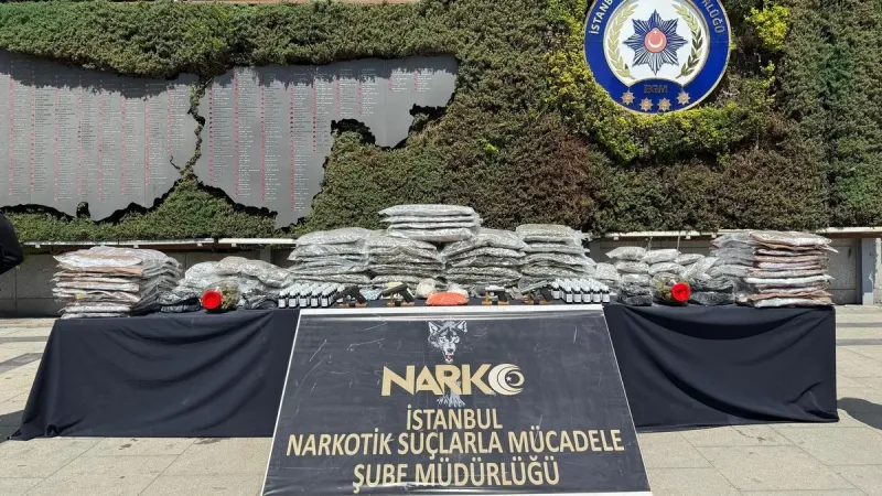 İstanbul polisinden sokak satıcılarına büyük darbe! 254 kişi tutuklandı