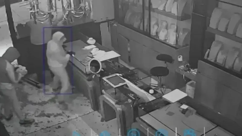 3 Dakikada 3 Milyonluk Soygun! İstanbul'da Kuyumcu Alarmda