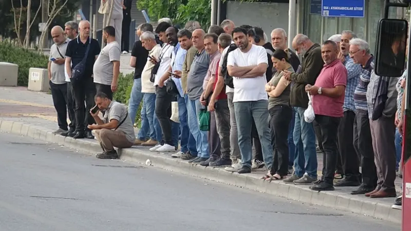 İzmir'de kriz büyüyor! Personel greve gitti ulaşım yine kilitledi