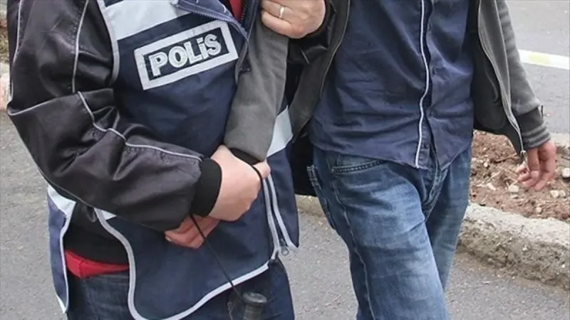İzmir'de terör örgütü propagandası iddiasıyla 4 şüpheli yakalandı