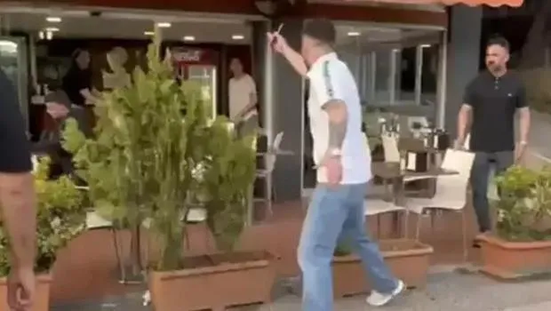 Kadıköy'de Bıçaklı Dehşet! "Boğazını Keserim" Diyen Saldırgan Yakalandı