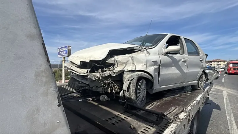 Kocaeli'de Kan Donduran Kaza! 4 Yaralı, Otomobil Paramparça