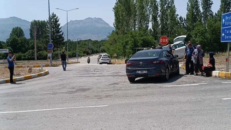 Konya'da Feci Kaza! İki Araç Çarpıştı, 5 Yaralı!