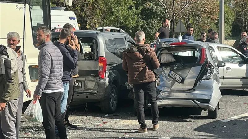 Kütahya'da Zincirleme Kaza! İşçi Servisi Ortalığı Karıştırdı