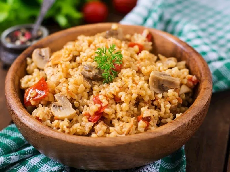 Mantarlı Bulgur Pilavı: Sebzelerle Lezzet Şöleni!