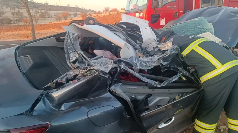 Mardin'de Kan Donduran Kaza! Otomobil TIR'a Çarptı: 1 Ölü, 2 Yaralı