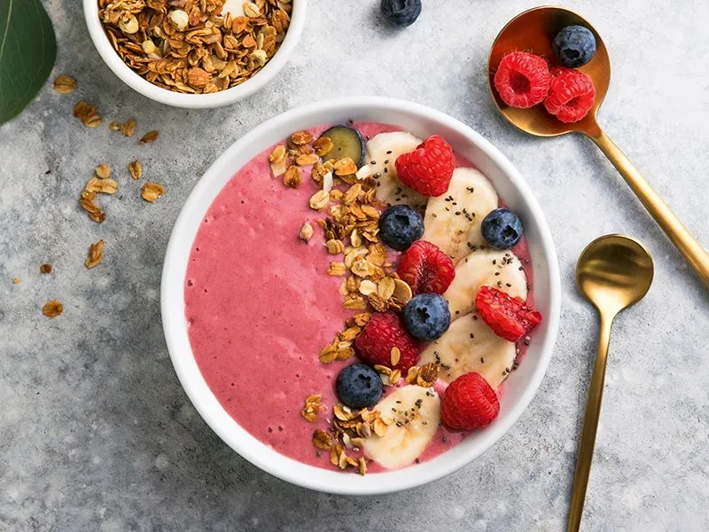 Meyveli Smoothie Bowl Tarifi: Güne Zinde Başla!