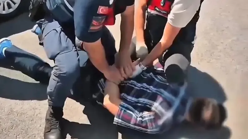 Midesinde uyuşturucu taşıyan 3 İranlı yakalandı