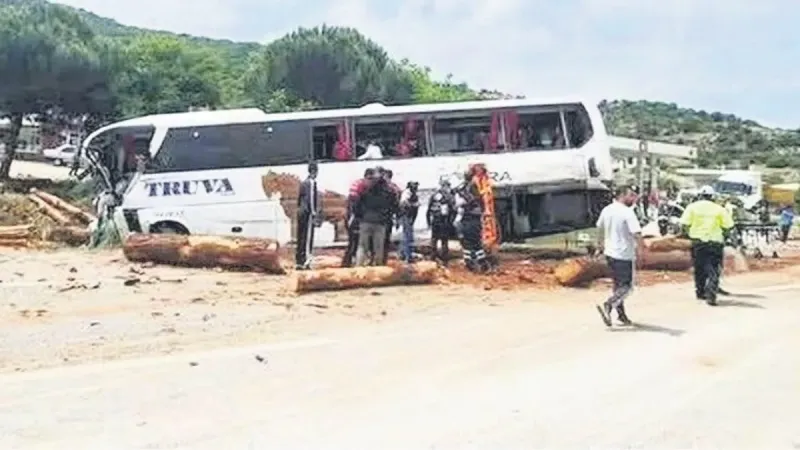 Çanakkale'de Kan Donduran Kaza: Otobüs Faciası!