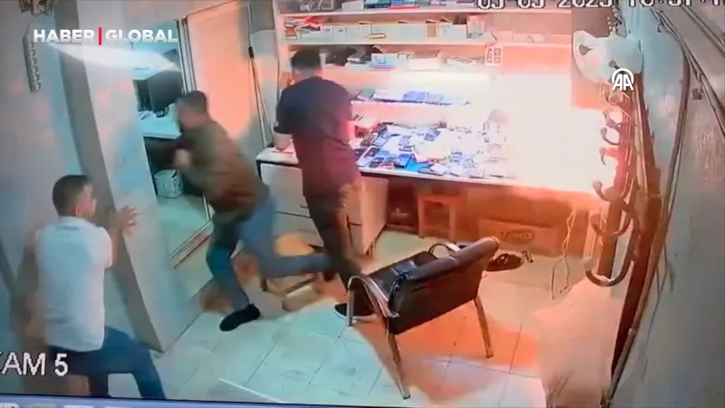 Telefon Bataryası Alev Topuna Döndü! O Anlar Kamerada