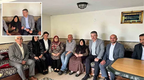 AK Parti'den En Yaşlı Üyeye Duygulandıran Anneler Günü Ziyareti!