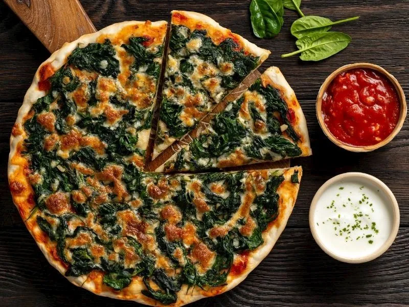 Ispanaklı Pizza Tarifi: Hem Sağlıklı Hem Lezzetli!