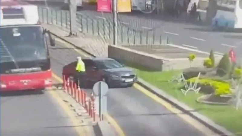 CHP Otobüsü Polise Mi Çarptı? Şoförün Şok İfadesi Ortaya Çıktı!