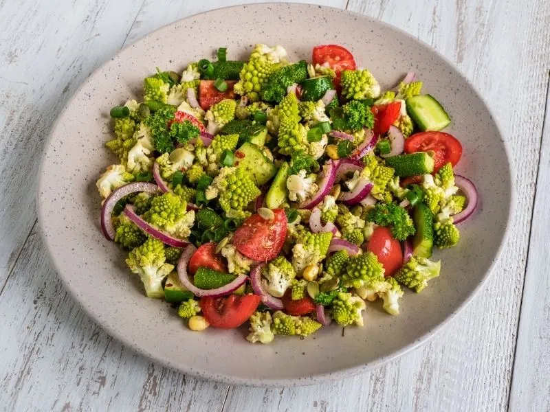 Romanesco Salatası Tarifi: Sofraların Yeni Yıldızı! 🥗