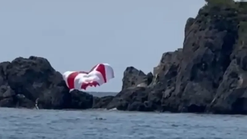 Ölüdeniz'de Facia Kıl Payı! Paraşütü Kapanan Pilot Denize Çakıldı!