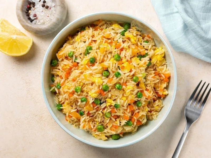 Yumurtalı Sebzeli Pilav: Hem Lezzetli Hem Pratik!