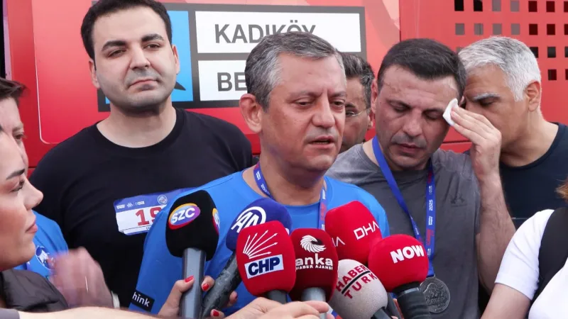 Özgür Özel, Kadıköy'deki Halk Koşusu'na katıldı