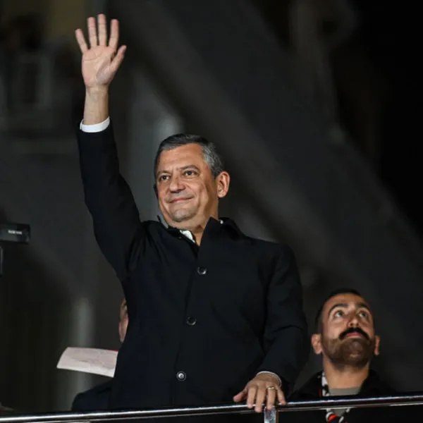 Özgür Özel'den Sultangazi Çıkışı: İddialar ve Seçim Mesajı!