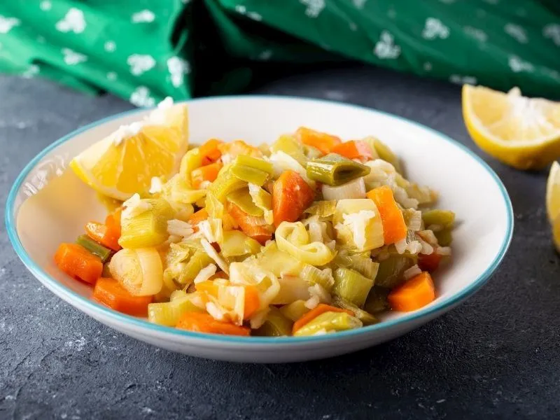 Portakallı Pırasa Tarifi: Kış Sofralarına Vitamin Bombası!