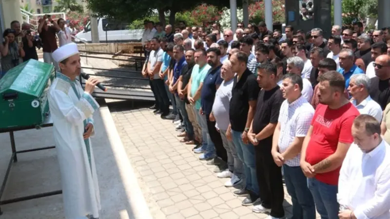 Saklıkent’te başına taş düşen 3 yaşındaki Yamaç, son yolculuğuna uğurlandı
