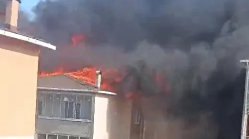 Silivri'de Bina Alevlere Teslim! Çatı Yangını Panik Yarattı!