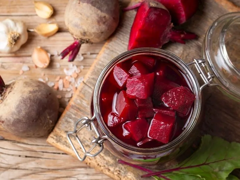 Pancar Turşusu Tarifi: Sirke ve Sarımsakla Lezzet Şöleni!