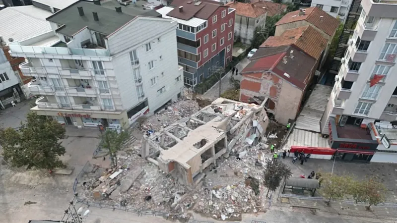 Gebze'de Bina Çöktü! Facianın Eşiğinden Dönüldü!