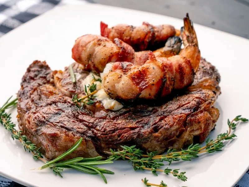 Surf and Turf Tarifi: Denizden ve Karadan Lezzet Şöleni!