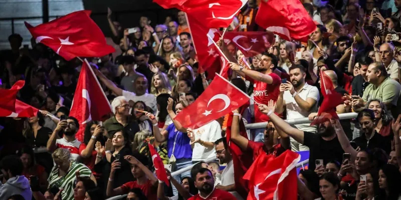 Türkiye'den Yüzme Şampiyonluğu! O Altın Madalya Kimin?