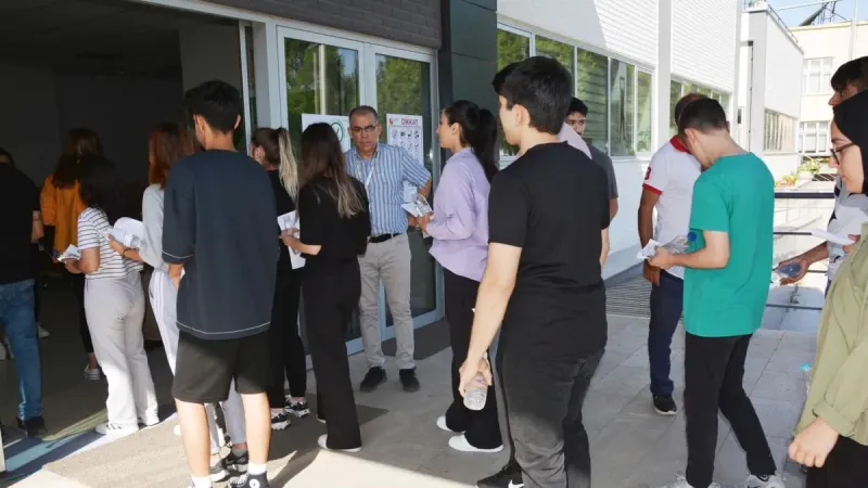 YKS'de Şok Yasaklar! Oje, Tırnak, Kemer... Neler Yasak?