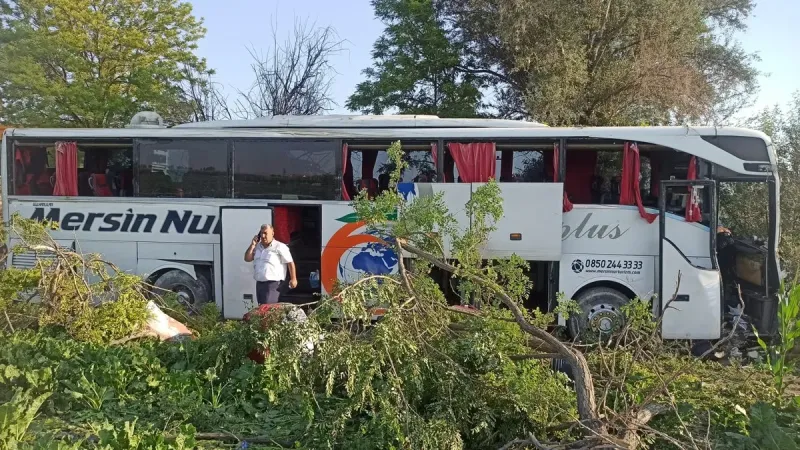 Yolcu otobüsü şarampole düştü: 7 yaralı